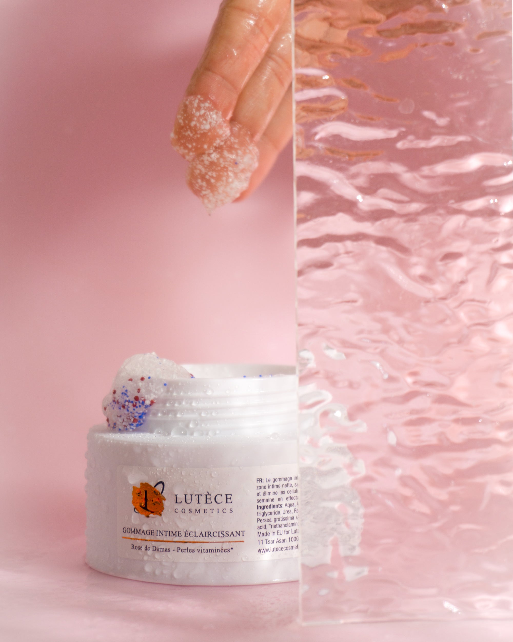 Gommage intime éclaircissant